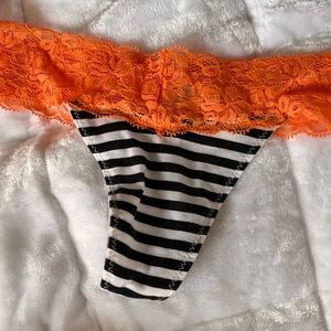 🍁Orange stripe thong